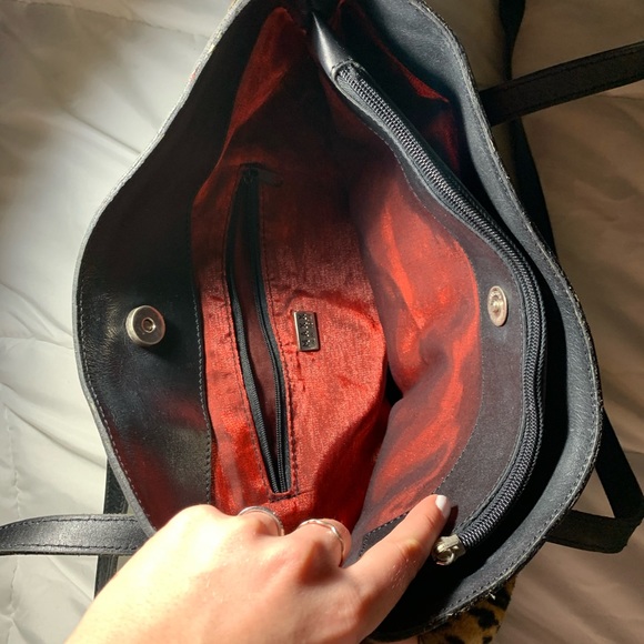 Max New York Shoulder Bag - Picture 3 of 7